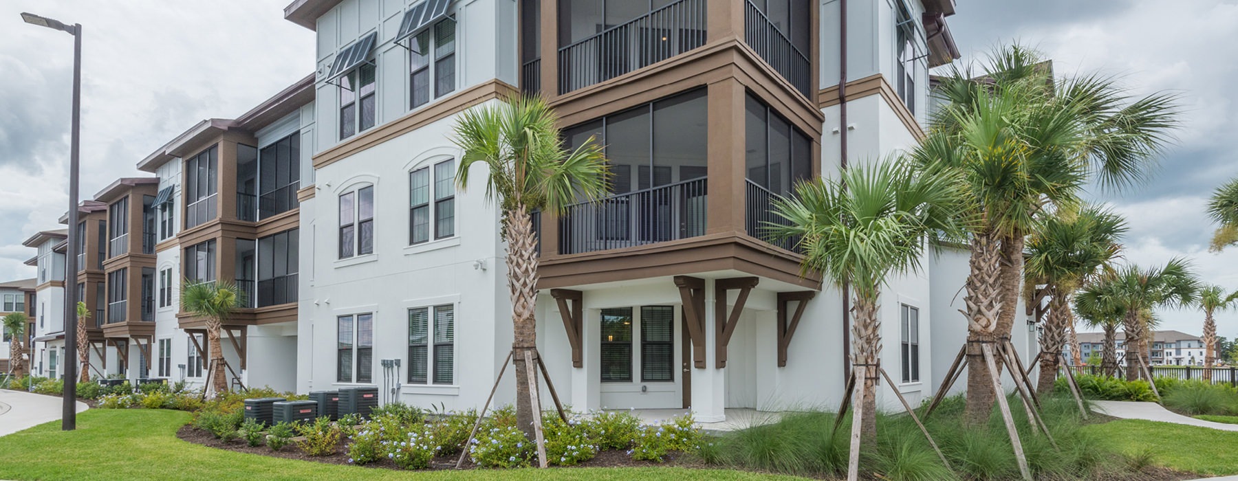 Exterior building view of Ridgelake Apartments located in Sarasota, FL